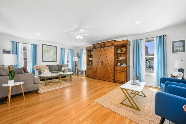 14 Grandview Ave, Fairhaven, MA 02719