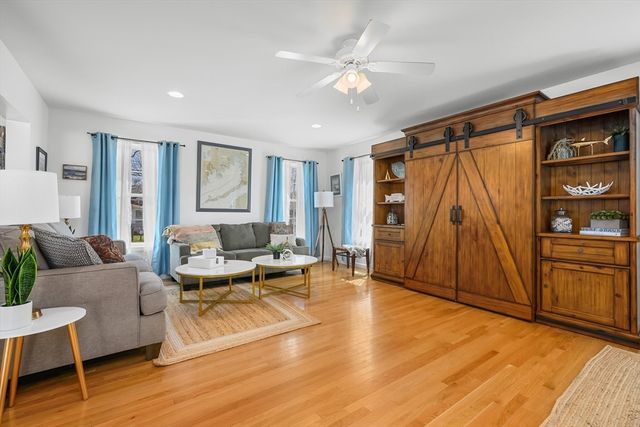 14 Grandview Ave, Fairhaven, MA 02719