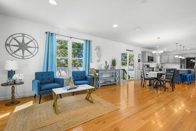 14 Grandview Ave, Fairhaven, MA 02719