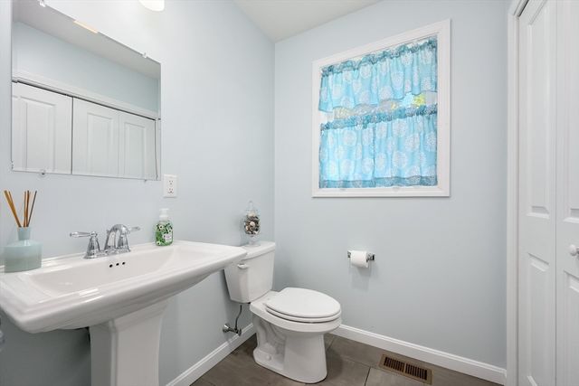 14 Grandview Ave, Fairhaven, MA 02719