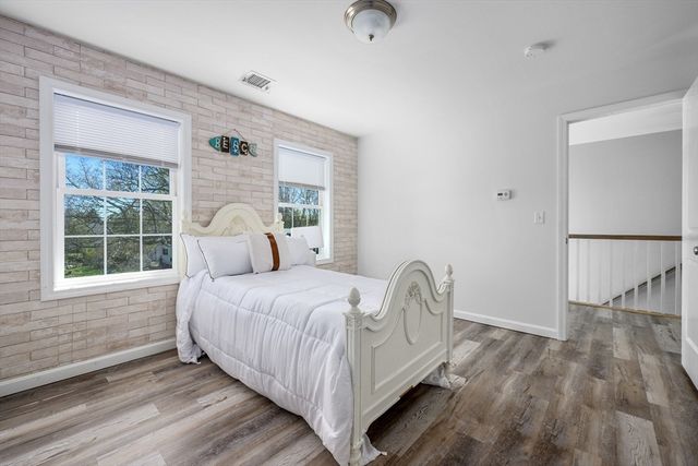 14 Grandview Ave, Fairhaven, MA 02719