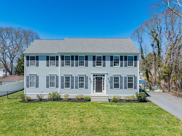 14 Grandview Ave, Fairhaven, MA 02719