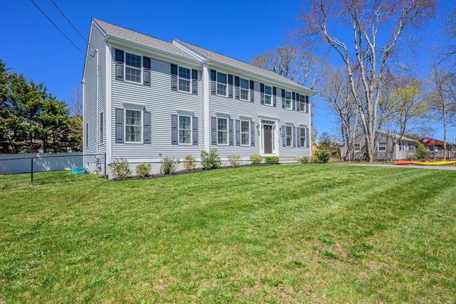 14 Grandview Ave, Fairhaven, MA 02719