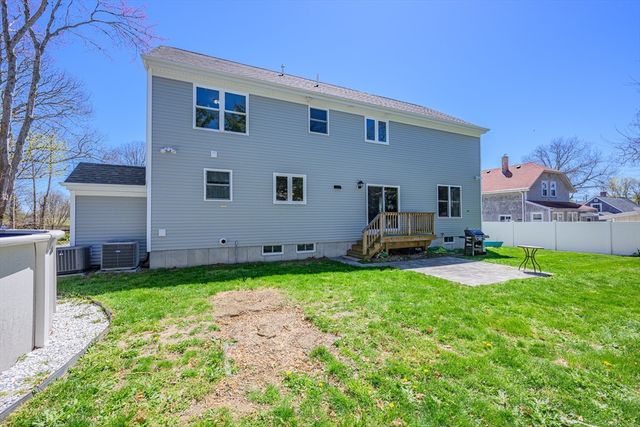 14 Grandview Ave, Fairhaven, MA 02719