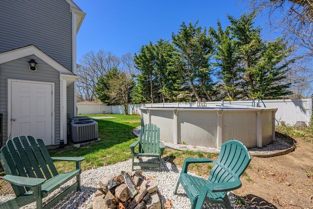 14 Grandview Ave, Fairhaven, MA 02719