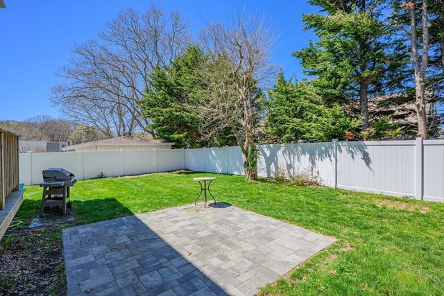 14 Grandview Ave, Fairhaven, MA 02719