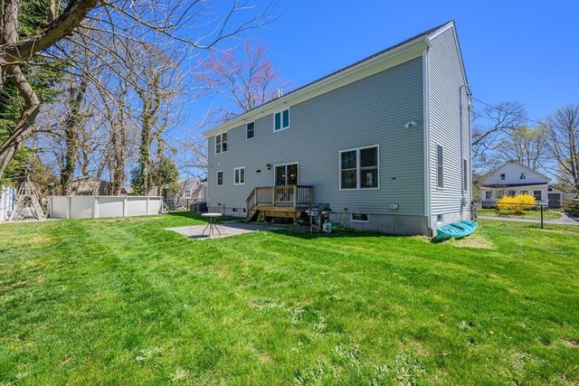 14 Grandview Ave, Fairhaven, MA 02719