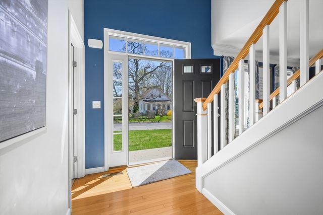 14 Grandview Ave, Fairhaven, MA 02719