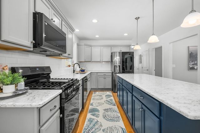 14 Grandview Ave, Fairhaven, MA 02719