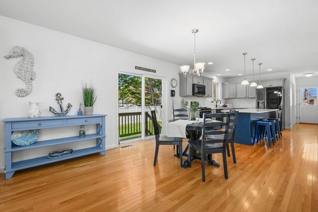 14 Grandview Ave, Fairhaven, MA 02719