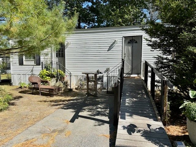 521 Forest Park, Middletown, RI 02842