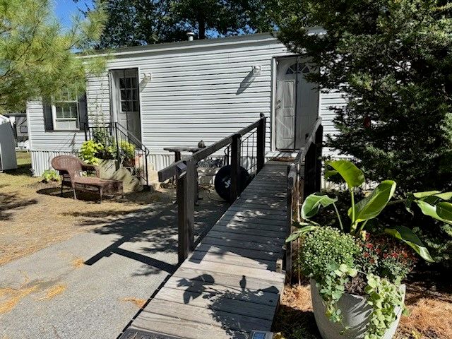 521 Forest Park, Middletown, RI 02842