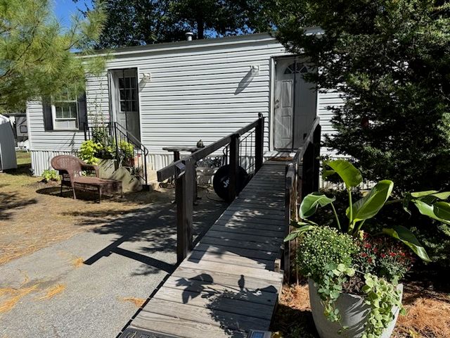 521 Forest Park, Middletown, RI 02842