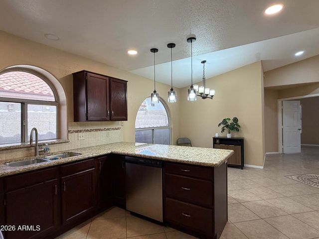 7568 W KERRY Lane, Glendale, AZ 85308