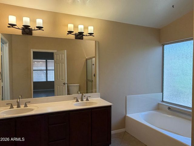 7568 W KERRY Lane, Glendale, AZ 85308