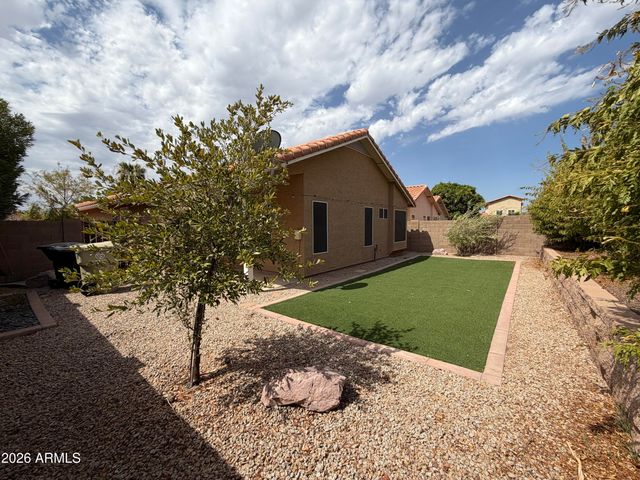 7568 W KERRY Lane, Glendale, AZ 85308