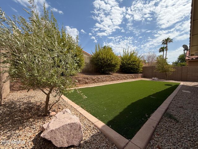 7568 W KERRY Lane, Glendale, AZ 85308