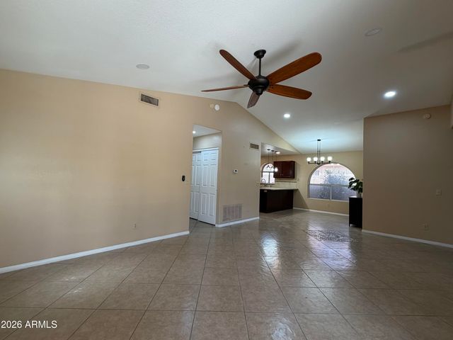 7568 W KERRY Lane, Glendale, AZ 85308