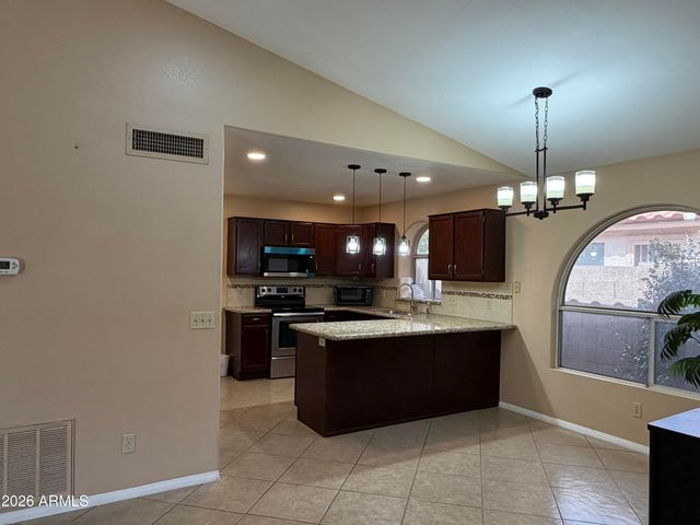 7568 W KERRY Lane, Glendale, AZ 85308