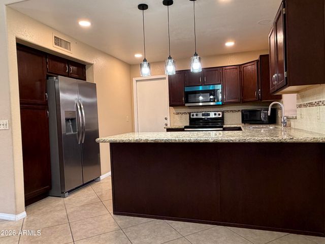 7568 W KERRY Lane, Glendale, AZ 85308
