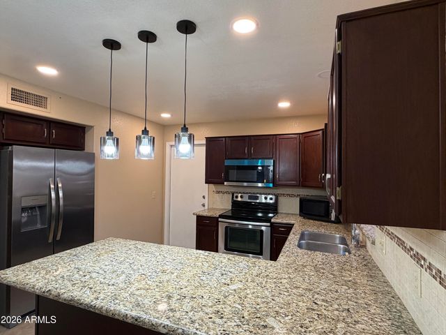 7568 W KERRY Lane, Glendale, AZ 85308