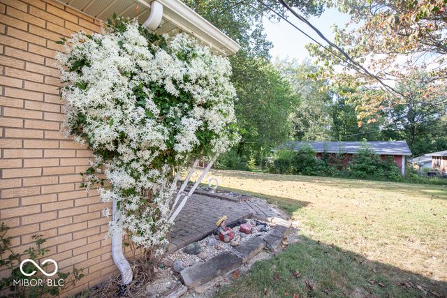 174 E Norris Hts, North Vernon, IN 47265