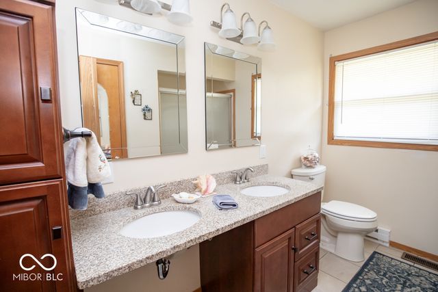 174 E Norris Hts, North Vernon, IN 47265