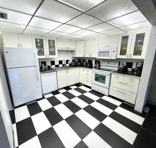 4092 Inverrary Drive Unit B12, Lauderhill, FL 33319