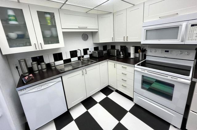 4092 Inverrary Drive Unit B12, Lauderhill, FL 33319