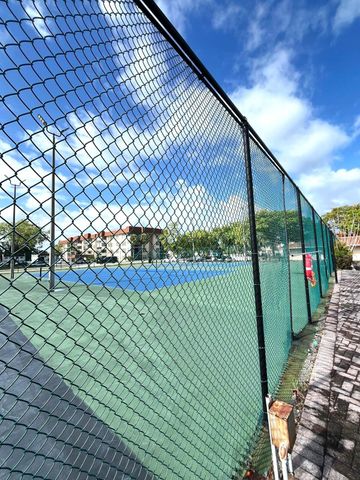 4092 Inverrary Drive Unit B12, Lauderhill, FL 33319