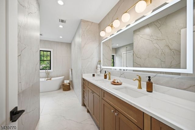 1 Clive Hills Rd, Millburn Twp., NJ 07078