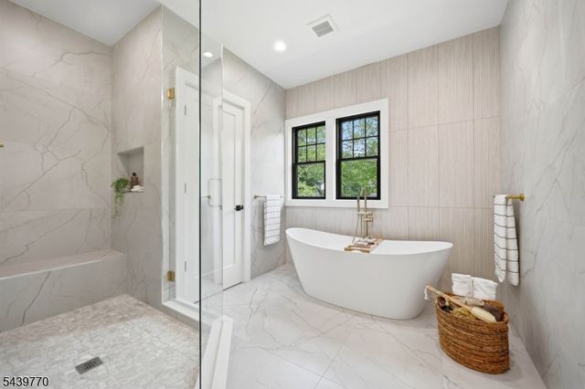 1 Clive Hills Rd, Millburn Twp., NJ 07078