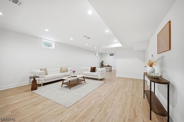 1 Clive Hills Rd, Millburn Twp., NJ 07078
