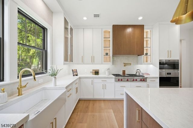 1 Clive Hills Rd, Millburn Twp., NJ 07078