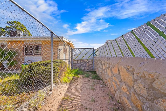 9849 MINUTEMAN Street, El Paso, TX 79924