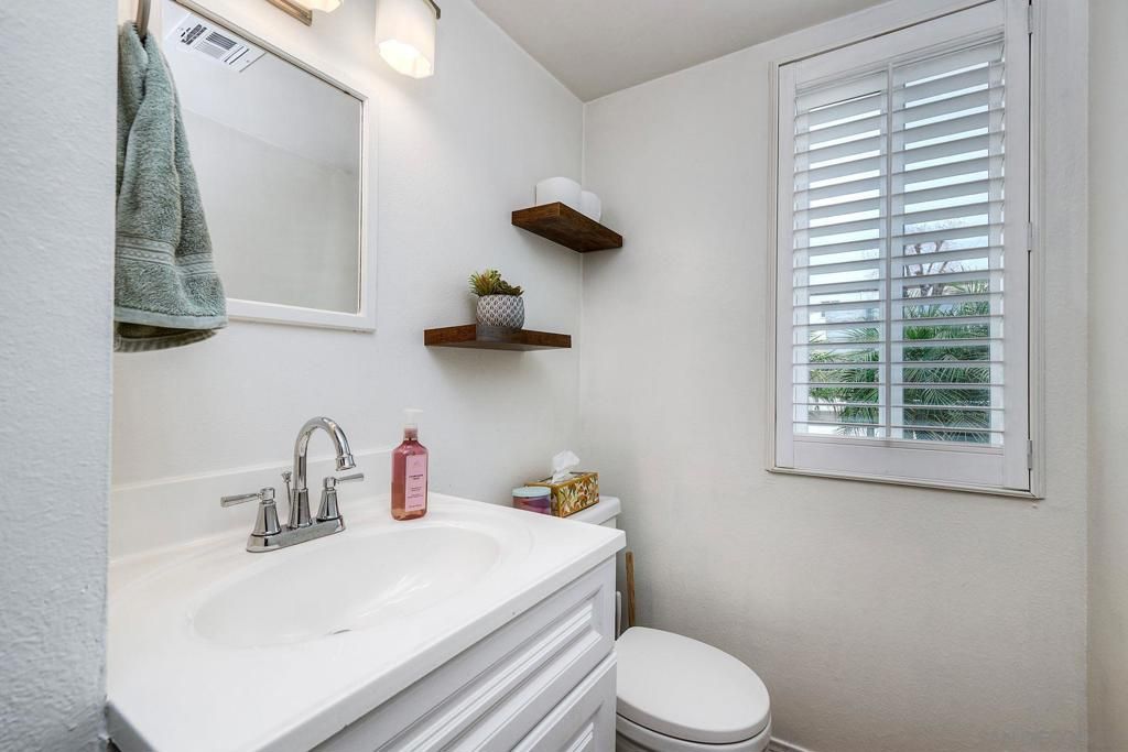 Image 12 of property listing at 10029 Santana Ranch Lane, Santee, CA 92071