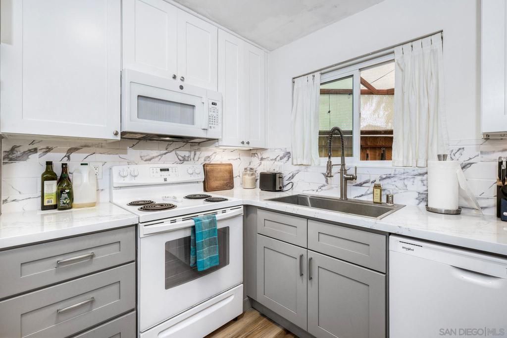 Image 3 of property listing at 10029 Santana Ranch Lane, Santee, CA 92071