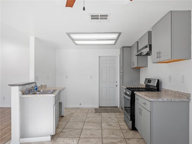 18063 Catalpa Street., Hesperia, CA 92345