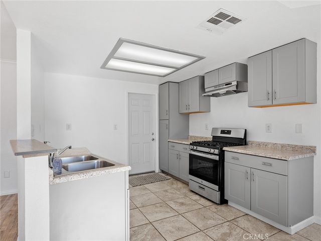 18063 Catalpa Street., Hesperia, CA 92345