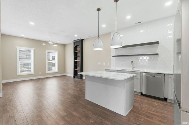 1220 Fairfield Avenue, Fort Wayne, IN 46802