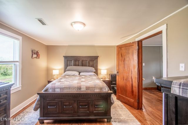 2937 Davis Ford Rd, Maryville, TN 37804