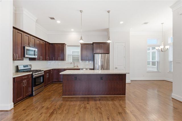 960 W 24th Street, Houston, TX 77008