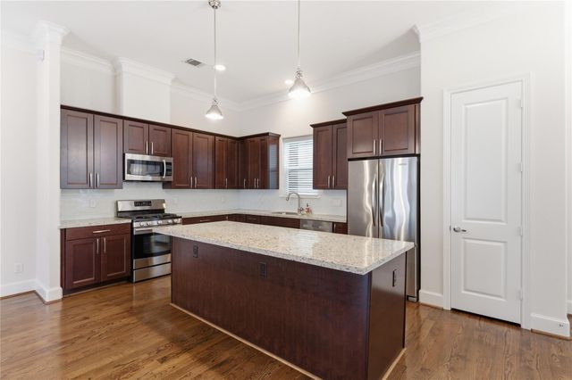 960 W 24th Street, Houston, TX 77008