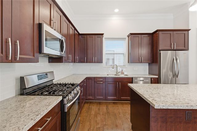 960 W 24th Street, Houston, TX 77008
