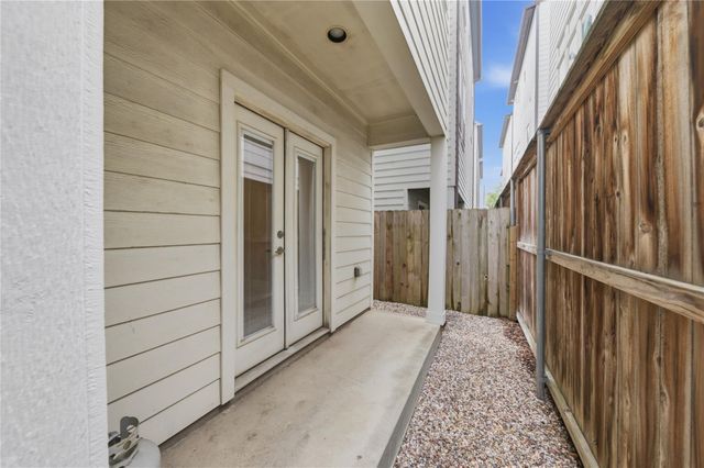 960 W 24th Street, Houston, TX 77008
