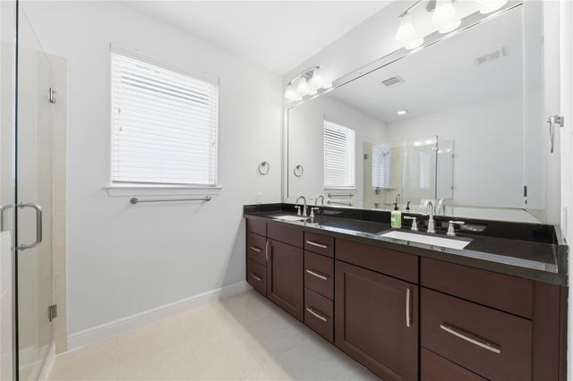 960 W 24th Street, Houston, TX 77008