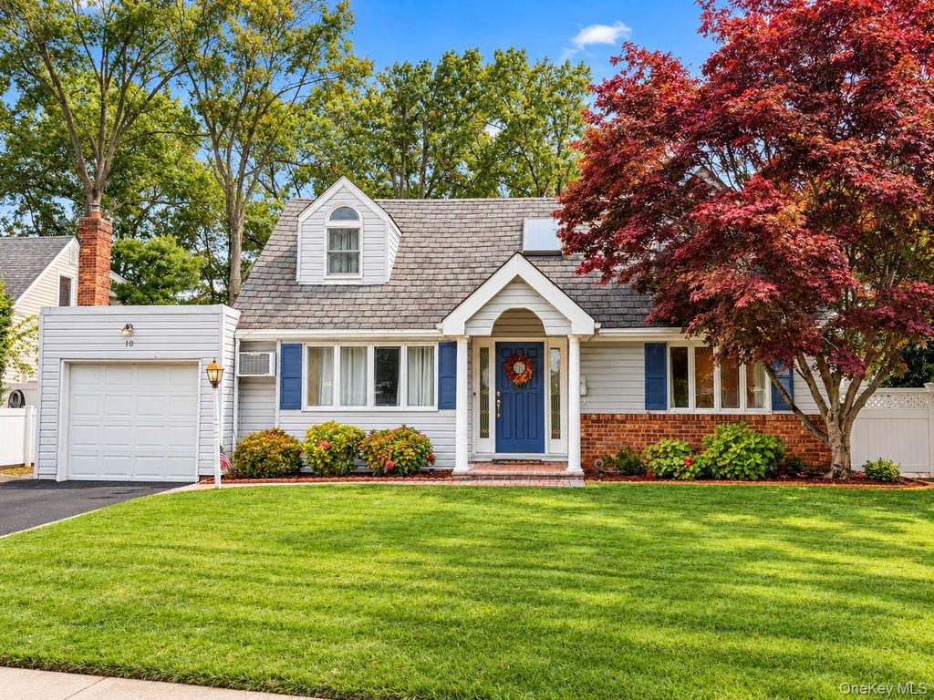 10 University Place, Glen Head, NY 11545 — exterior