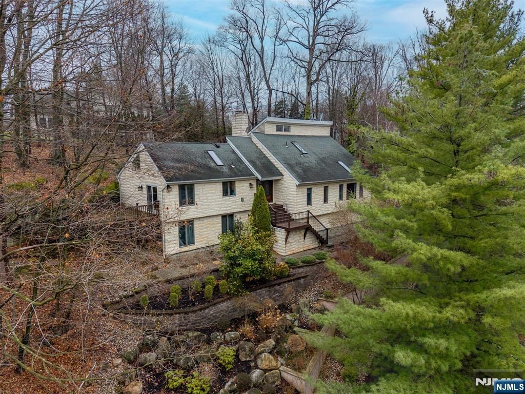 37 Berkshire Road, Woodcliff Lake, NJ 07677