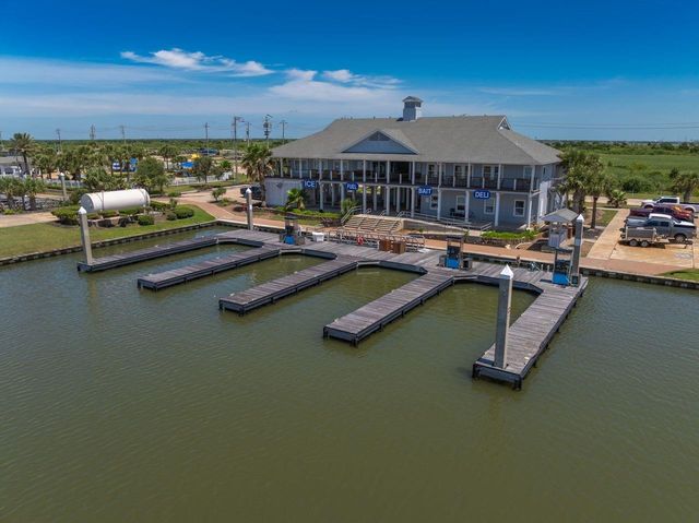 9 Half Moon, Hitchcock, TX 77563