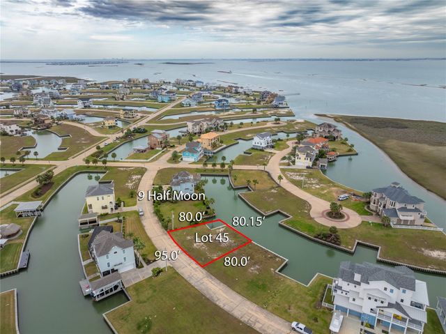 9 Half Moon, Hitchcock, TX 77563